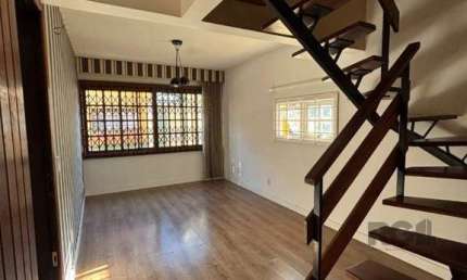 Casa sobrado 3 dormitórios, sendo 1 suites, 2 vagas - Medianeira PARA ALUGAR