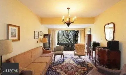 Vende-se amplo apartamento 3 quartos com suíte e 2 vagas no coração do Moinhos de vento, com 134m²