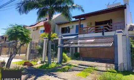 Lindíssima e confortável casa com 3 quartos, piscina e 3 vagas no parque santa fé em porto alegre!