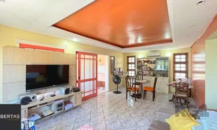 Casa com 3 quartos à venda na Rua Fernando Osório, 135, Teresópolis, Porto Alegre