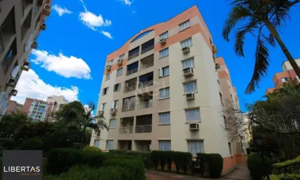 Apartamento de dois quartos e uma vaga de garagem em condomínio com infraestrutura de lazer e segurança.