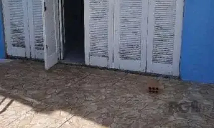 Oportunidade imperdível: prédio com 4 apartamentos, pátio e 2 vagas de garagem