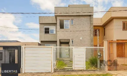 Sobrado, 185 metros quadrados privativo, com 3 quartos, 1 suíte, Living e cozinha integrados, lareira, churrasqueira, lavabo e 2 vagas de garagem.                       e 2 vagas de garagem