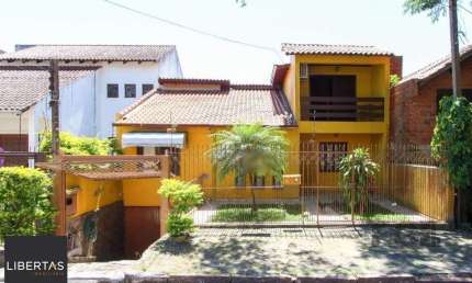 Casa 04 dormitórios, 02 suítes, living 02 ambientes