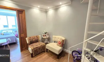 Cobertura de 90m² - 3 dormitórios, 2 banheiros, terraço com churrasqueira e 1 vaga de garagem no Bom Jesus