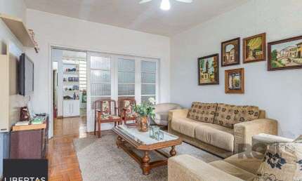 casa  com 3 quartos, 2 banheiros e vaga de garagem,