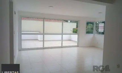 Apartamento garden com 2 suítes, lavado, área de serviço. um pátio enorme muito ensolarado.com 123,34m² de área privativa, 2 vagas