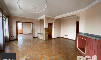 303m2 Apartamento com 5 dormitórios no centro da capital.