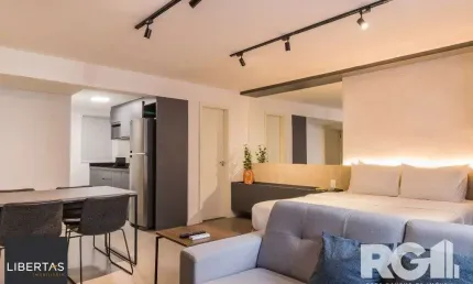 Studio com localização no centro histórico de porto alegre, uma das ruas mais charmosas e antigas de porto alegre.