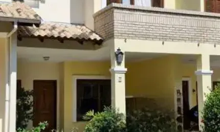 Sobrado com três dormitórios no Condoínio Residência Jardim Verde Ipanema.