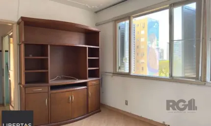 Apartamento mobiliado de 2 dormitórios, totalmente reformado, no centro histórico