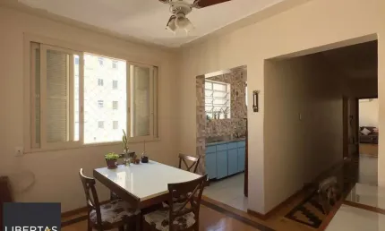 APARTAMENTO 3 DORMITÓRIOS, DE FRENTE E REFORMADO, NO CENTRO HISTÓRICO