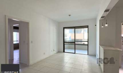 COBERTURA COM 174M², DE FRENTE, 3 DORMITÓRIOS, EM ÓTIMA LOCALIZAÇÃO NO MENINO DEUS