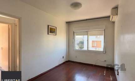 APARTAMENTO 2 DORMITÓRIOS, ENSOLARADO E LOCALIZADO NA PARTE ALTA DO CENTRO HISTÓRICO
