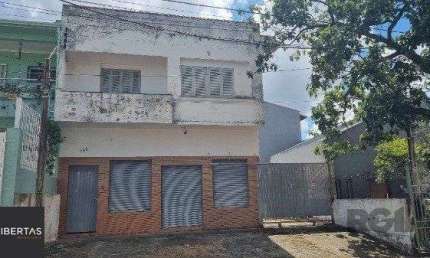 Casa /Sobrado  com apartamento e loja, estacionamento, a venda no Bairro Jardim Itu.  Lojão embaixo com dois banheiros e divisórias,
