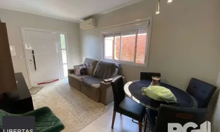 Casa com 2 quartos à venda na Rua Angelo Matiazi, 154, Campo Novo, Porto Alegre