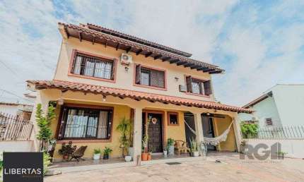 Casa com 234m², 3 dormitórios, 3 vagas no bairro Partenon