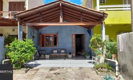 Casa em condomínio, 81m², 3 dormitórios, 2 vagas no bairro Espírito Santo