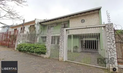 Casa com 5 suítes, 7 banheiros, 4 vagas no bairro Partenon