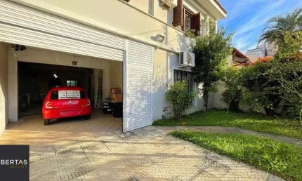 Sobrado com 4  dormitórios, 3 vagas, piscina, próximo a Professor Oscar Pereira