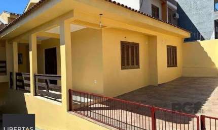 Casa de 3 dormitórios com 144m², no bairro Lomba do Pinheiro