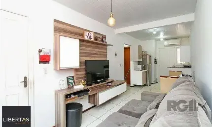 Excelente casa de 45m² com 1 dormitório e 1 vaga no bairro Hípica.