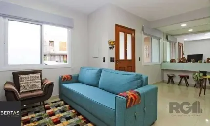 Casa 129m² - 3 dormitórios, 2 vagas no bairro Hípica