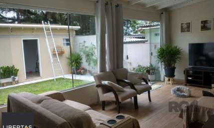 Casa de 155m² com 2 quartos, suíte, 2 vagas de garagem, no bairro Jardim Europa, Porto Alegre/RS