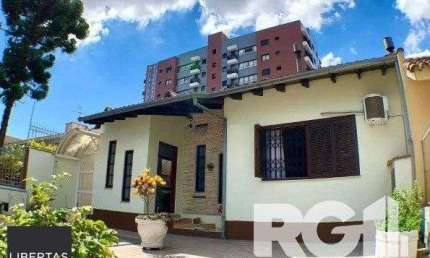 Casa com 3 quartos à venda na Rua General Pedro Bittencourt, 253, Passo da Areia, Porto Alegre