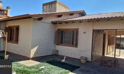 Casa com 2 quartos à venda na Rua Moacyr Godoy Ilha, 40, Guarujá, Porto Alegre