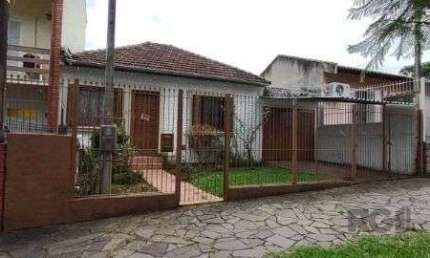 Casa com 3 quartos à venda na Avenida São Sebastião, 197, Nonoai, Porto Alegre