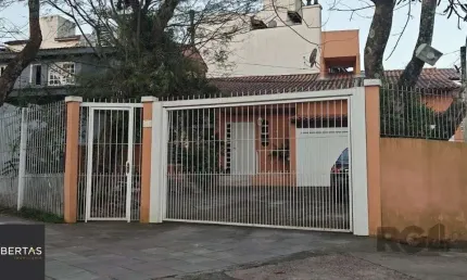 Casa com 4 quartos à venda na Rua Tupã, 141, Vila Assunção, Porto Alegre