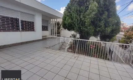 Casa à venda com 3 quartos, 1 vaga e pátio - Bairro Medianeira