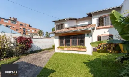Casa para Venda - 72.6m², 4 dormitórios, sendo 1 suites, 6 vagas - Camaquã