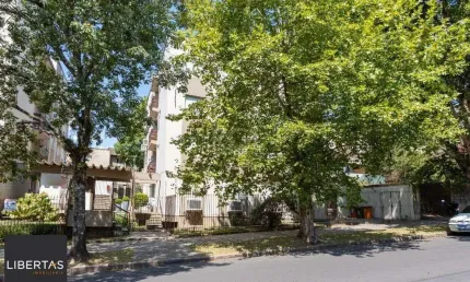Apartamento com 2 quartos à venda na Rua Doutor Castro de Menezes, 940, Vila Assunção, Porto Alegre