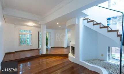 Sobrado com 300m² à venda, 3 quartos, 1 suite, 2 vagas - Bairro Espírito Santo