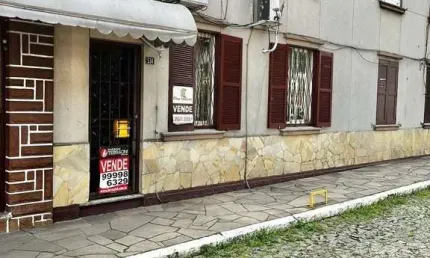 Vende-se apto térreo, com 03 dormitórios, sala com 02 ambientes