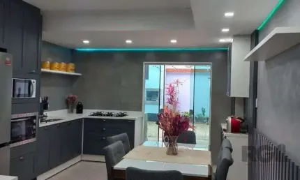 Casa com 2 quartos à venda na Rua Doutor Cláudio Walter Ferreira da Silva, 55, Guarujá, Porto Alegre