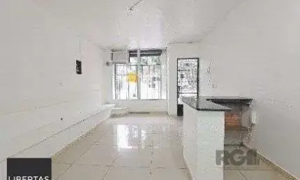 Loja Comercial na Rua Duque de Caxias - Centro Histórico, com 130,00m² privativos,