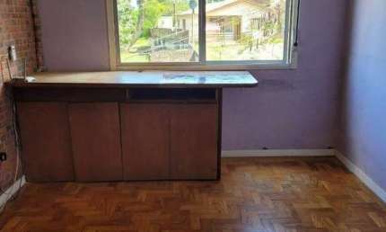 Apartamento 2 dormitórios com vaga no Bairro Cristal.