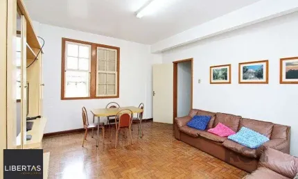 Apartamento a venda na Avenida Alberto Bins com 4 quartos, 2 banheiros, elevador, frente a fundos,  no coração do Centro Histórico de Porto Alegre