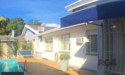 Casa com 3 dormitórios, localizada no bairro Jardim Itu em Porto Alegre/RS.