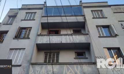 Apartamento a venda com 3 dormitórios, com sacada, de frente. Rua 24 de Outubro Auxiliadora.