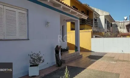 Casa com 3 quartos à venda na Rua Doutor João Evangelista F. da Costa, 81, Cavalhada, Porto Alegre