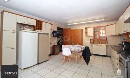 Casa para Venda - 526.64m², 4 dormitórios, sendo 2 suites, 4 vagas - Teresópolis