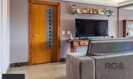 Apartamento de 138m² privativos, 3 dormitórios sendo 1 suíte. Living para 3 bons ambientes com espaço churrasco, sacada integrada e sala de estar. Cozinha com área de serviço separada.