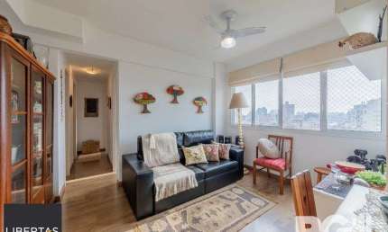 Apartamento de 65 m2 com 3 dormitórios sendo 1 suíte e 1 vaga no bairro Azenha.