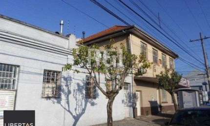 Prédio residencial e comercial, no bairro Navegantes em Porto Alegre
