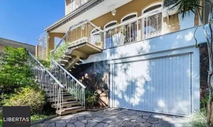 Excelente casa de 264m² com 4 dormitórios no bairro Menino Deus