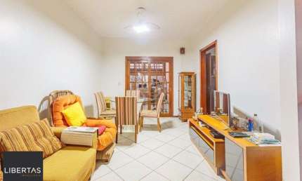 Casa 160m² - 3 dormitórios, 1 suíte, churrasqueira, terraço e 2 vagas de garagem no Guarujá